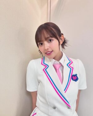 Hinami Mori Instagram - 「呼び出し先生タナカ」
ご視聴ありがとうございました🏫🪽
東京湾岸がーるず、新曲の披露させて頂きました！
夏曲とっても可愛らしくてお気に入り🐠
是非たくさん聴いてくださると嬉しいです。
4人みんなで頑張ったMVも観てねーーー？