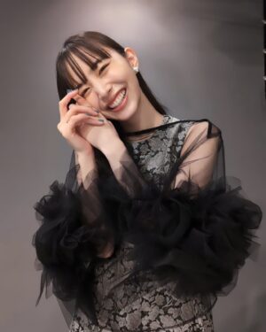 Hiroe Igeta Instagram - いつもゲストの方が最後にクリップ撮影する場所で
撮っていただいたオフショット🫶