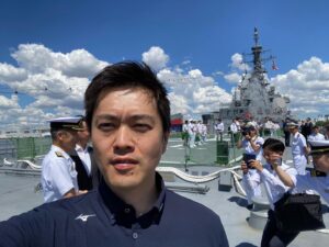 Hirofumi Yoshimura Instagram - 護衛艦「こんごう」、大阪港に来てるやで。日本を守ってんねん。