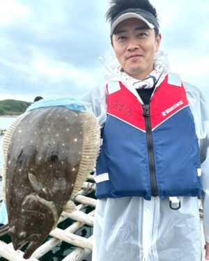 Hirofumi Yoshimura Instagram - まさかのヒラメが釣れた〜、やで。アジもたくさん釣れました、なう。