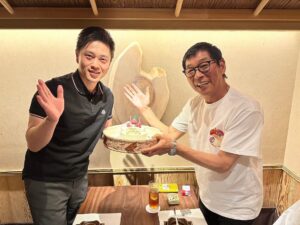 Hirofumi Yoshimura Instagram - さんまさんとお誕生日会、やで。みんなも今年1年いいことありますように、やで！