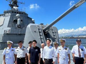 Hirofumi Yoshimura Instagram - 護衛艦「こんごう」、大阪港に来てるやで。日本を守ってんねん。