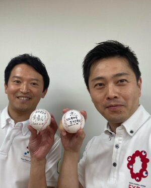 Hirofumi Yoshimura Instagram - 関西ダービーで始球式、なうやで。