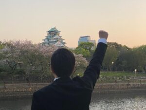 Hirofumi Yoshimura Instagram - 仕事帰り、大阪城公園の夕焼けがキレイだったんで、撮ってみたやで。