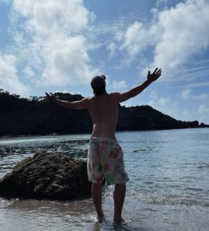 Hiroki Narimiya Instagram - 今年も式根島に行ってきました。
何もない島なんだけど、それが気に入ってる。

#僕の夏休み 
#式根島