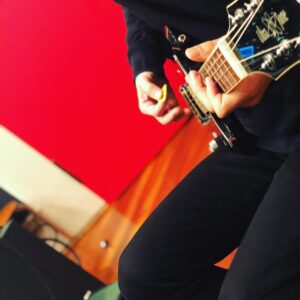 Hiroki Suzuki Instagram - 本日はNobさんとコライトした曲で中野さんと滝さんとZiNGスタジオ初めでした。
今年もメンバーでたくさん音楽してたくさんお酒を飲みたいと思います。
滝さんがドラムを叩きそれを優しい顔で見守る中野さんが本日のベストショットでした。
#9mmparabellumbullet #凛として時雨 #myfirststory #ZiNGJP #スタジオ初め #2019 #タグの使い方わからん
