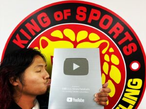 Hiromu Takahashi Instagram - みんな、ありがとう！
おめでとう、ヒロムちゃん！

#youtube #10万人 #銀の盾