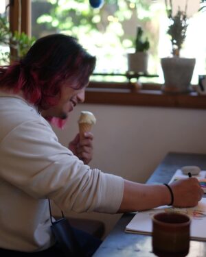 Hiromu Takahashi Instagram - 【無印良品×高橋ヒロム】
CMオフショットにゃりよ！

#無印良品 #MUJI #プルオーバー #プルオーバーパーカー #パーカー