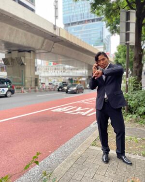 Hiromu Takahashi Instagram - (株)L• I•J 代表取締役社長の高橋ヒロムです👔
新入社員の内藤くんと雑誌取材を受けました。

本日発売 #週刊SPA!