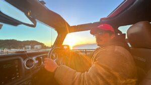 Hiroyuki Ikeuchi Instagram - Jeep様からGladiator をお借りしました。デカい！かっこいい！オープンにしてまずは海岸をドライブ☀️
Jeeplifeを楽しもう🕶️