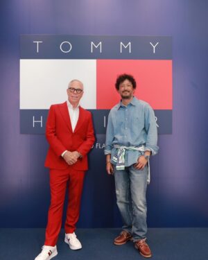 Hiroyuki Ikeuchi Instagram - トミーヒルフィガー表参道店のイベントにお邪魔しました。創設者のトミーさんとお会いできて感動でした。イベントでは、場内にいくつかの体験ブースがあり楽しめちゃいました^_^
トミーヒルフィガーの世界観を是非堪能してみてください。僕が着用しているデニムシャツとデニムはもちろんトミーヒルフィガーです。ぜひチェックしてみてください。

@tommyhilfiger 
#トミーヒルフィガー
#ピープルズプレイス 
#pr