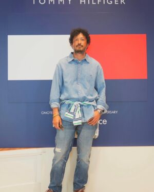 Hiroyuki Ikeuchi Instagram - トミーヒルフィガー表参道店のイベントにお邪魔しました。創設者のトミーさんとお会いできて感動でした。イベントでは、場内にいくつかの体験ブースがあり楽しめちゃいました^_^
トミーヒルフィガーの世界観を是非堪能してみてください。僕が着用しているデニムシャツとデニムはもちろんトミーヒルフィガーです。ぜひチェックしてみてください。

@tommyhilfiger 
#トミーヒルフィガー
#ピープルズプレイス 
#pr