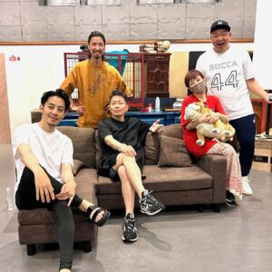 Hiroyuki Miyasako Instagram - 本番まであと10日。ワクワクしかないーーー！！！
舞台でこんなシーンはございません😏