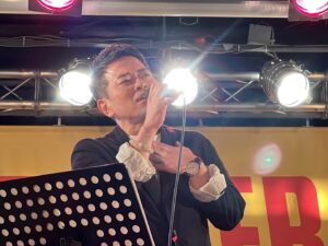 Hiroyuki Miyasako Instagram - タワーレコード渋谷店でカバーアルバム「セカンドプロポーズ」のリリースイベントでした。ちょっと声枯れててたけど言霊届いたかな〜。

今夜19:00公開のMVもよろしく〜

#宮迫博之 
#セカンドプロポーズ 
#タワーレコード渋谷店
