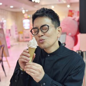 Hiroyuki Miyasako Instagram - 新生姜の世界に浸りまくった1日。

バニラと生姜のソフトクリーム、信じられないかもしれないけど合うんだな〜これが☺️

YouTube観てね〜