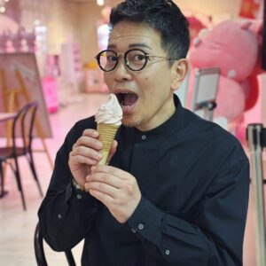 Hiroyuki Miyasako Instagram - 新生姜の世界に浸りまくった1日。

バニラと生姜のソフトクリーム、信じられないかもしれないけど合うんだな〜これが☺️

YouTube観てね〜