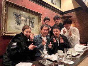 Hiroyuki Miyasako Instagram - どう考えても迫ってるサングラスを買いました😎田中社長は何もつっこんでくれませんでした。

オニツカタイガーと金子眼鏡のコラボです。