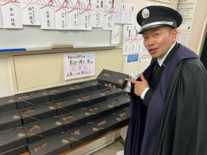 Hiroyuki Miyasako Instagram - 舞台トムラウシの楽屋に牛宮城のお弁当を差し入れさせて頂きました。皆んな美味しい美味しいと喜んでくれたーーーーーヤターーーーー😆