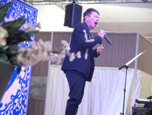 Hiroyuki Miyasako Instagram - アリオ八尾さんでリリースイベント。すっごい人で、写真にみんな収まりきらんかった!!

明日はリリイベ最終日。セブンパーク天美さんへお邪魔します!!

#アリオ八尾 #セブンパーク天美 #セカンドプロポーズ