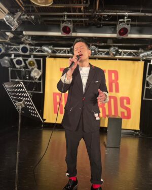 Hiroyuki Miyasako Instagram - 渋谷のタワレコでのインストアライブ。
歴史のある楽屋で迫りまくってる俺。

2023年1月25日発売
セカンドプロポーズ

本当に言霊を込めて作ったアルバムなので
楽しみにしててください😉