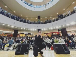 Hiroyuki Miyasako Instagram - けやきウォーク前橋さんでリリースイベントでした😆
人の多さにビックリ！たくさんの人にセカンドプロポーズをお届けできてよかったです！
来月は名古屋と大阪いくよ〜👍

#セカンドプロポーズ
#けやきウォーク前橋