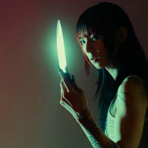 HoSo Terra Toma Instagram - FAVOURITE TOY MV out RIGHT NOW🔊🔊🔊🔊
Was so happy to stand beside @jazminbean for this experience and get a couple stabs in 🔪🔪🔪