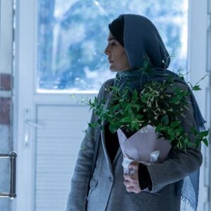 Hoda Zeinolabedin Instagram - عزيزانم

تشكر ميكنم از مهر شما به من - به ماهى - كه عزيزترين بود برام مابين نقش هايى كه تا به امروز ايفا كردم..

كه رنجش رنجم بود..

بى مادرى ش بى مادرى م..

كه از دست داده بود و از دست داده بودم..

 اين زنى كه ازخودگذشته بود و اما محكوم به كنترل گرى

سخت زيبا بود.

آيدا پناهنده و ارسلان اميرى
اعتمادتون ارزشمند بوده و هست.
از تجربه ى اين زندگى كنار شما بسيار آموختم.

عكس از : اميد صالحي @omidsalehi.pix 
@idapanahandeh ❤️
@arsalanamiri_ 
🥰