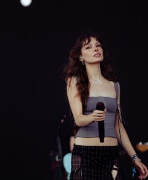 Holly Humberstone Instagram - @victoriousfestival thanks for a lovely time ✨✨🤍🤍🤍