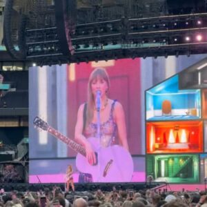 Holly Humberstone Instagram - I had the wildest time last night playing The Eras Tour @taylorswift thank you for inviting me into your magical world, you are everything. I am still floating on a cloud ☆彡☁️☁️☁️✨ thank you to my band and team for just being the fucking best. Will remember last night 4 eva thank you thank youuuuu !!!!!!!!!!!!!!!