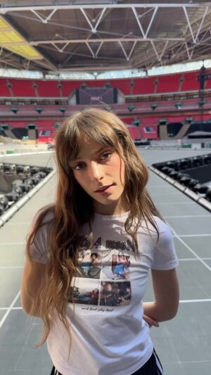 Holly Humberstone Instagram - London, it's been a long time coming 🖤 @taylorswift