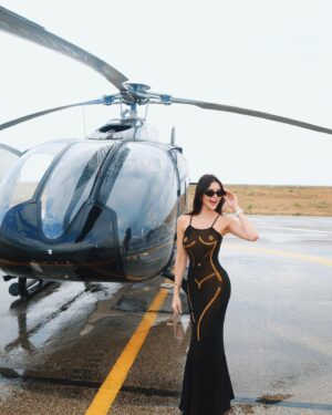 Holly Scarfone Instagram - St Tropez I’ve arrived 🚁