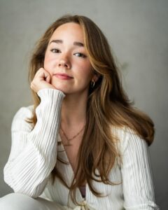 Actress Holly Taylor HD Photos and Wallpapers September 2024