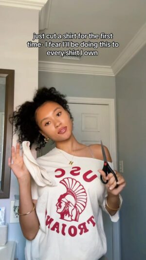Honey Robinson Instagram - one shoulder tan coming up 😍

#explore #explorepage #reels #tshirts #clothes #reelsinstagram