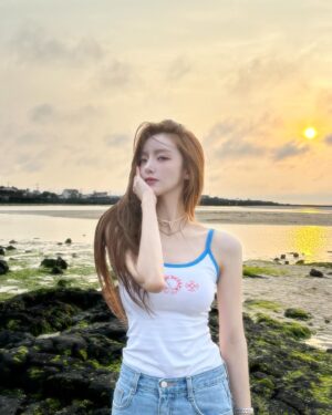 Hong Ji-yoon Instagram - 제주도 not over 🙂‍↔️