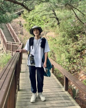 Hong Jong-hyun Instagram - 진이랑 오랜만에 등산🤟🏻⛰️
#ad #kolonsport #코오롱스포츠