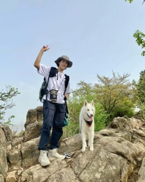 Hong Jong-hyun Instagram - 진이랑 오랜만에 등산🤟🏻⛰️
#ad #kolonsport #코오롱스포츠
