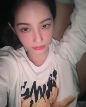 Hong Su-zu Instagram - 🫠