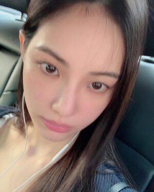 Hong Su-zu Instagram - 🫠