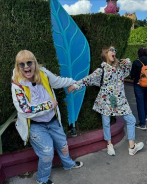 Horia Brenciu Instagram - Cu ai mey, la Disney! 🥳 Meritau! In ultimele luni, numai de Shrek s-a auzit prin casǎ! In plus, au fost și din calea-afară de cuminți! 😜