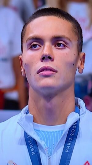 Horia Brenciu Instagram - David Popovici, zeul din Olimp, născut în România! Aur olimpic, 200 m liber! ✌️Ești un exemplu formidabil pentru toți românii! 🇷🇴 Bravo, omule! Plângem si ne bucurăm! Îți mulțumim frumos! Felicitări, din toată inima! ❤️
