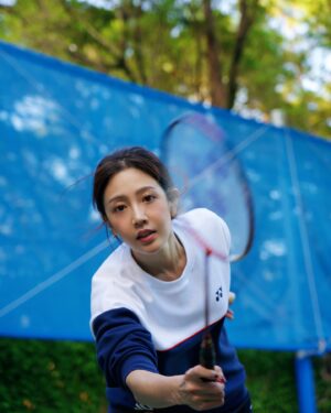 Huang Weiting Instagram - 🏸「膝蓋趕快好，我要去打羽球」🏸
-
快一個月沒發文，絕對會被打屁股
但我承認，每次我真的不知道文案該寫些什麼
是否可以一個貼圖就讓我過？
不過羽球男雙拿金牌，突然有股力量想趕快康復
那我就上兩個貼圖
這篇就是名副其實的：『熱血許願文』or 「好久不見文」
-
#身體健康 #羽球少女神 #我想打羽球 #badminton 
也好久沒看到自己去球場的樣子😢