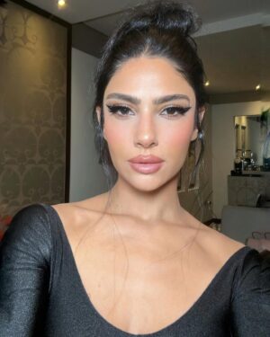 Huda ElMufti Instagram - 🫰🏽🐈‍⬛🫰🏽