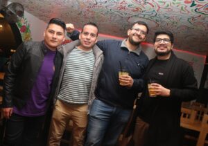 Hugo Lezama Instagram - ¡QUÉ JUGOSA NOCHE! 💥

Gracias a todos nuestros queridos hamsters y guinea pigs que asistieron a la primera reunión con miembros exclusivos de la comunidad de Pitucos Marrones ✊🏾🔥

Solo queda agradecerles (sobre todo a los que se vinieron corriendo del concierto de Libido) y solo decirles que es por ustedes que seguimos creciendo (mentira solo por el patrón ❤️)

Y gracias también a @mercado_chicha por la buena onda y las facilidades que hicieron que la pasemos rico y delichocho. Unos fuera de serie.