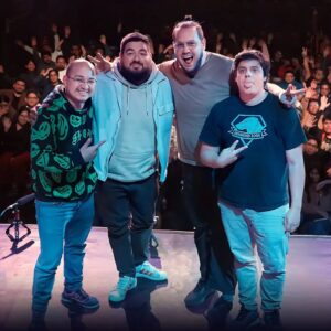 Hugo Lezama Instagram - La película más esperada por todo el Perú llegó "ASU BARBAS" solo en el YouTube de SomosNDG. 😎🔥

Esta semana se estrenó el EPISODIO 100 de NDG, y @cinesmero el primer invitado VUELVE al podcast para este gran momento que COMPARTIMOS CON TODOS USTEDES en vivo. 🤩

Corre a verlo ¡¡YA!! 🏃‍♂️