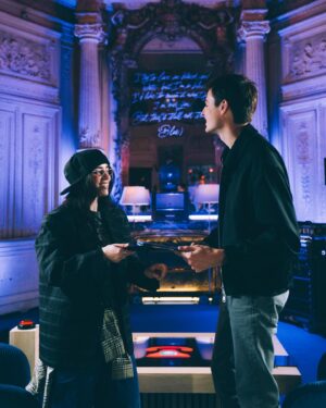 Hugo Travers Instagram - La surprise du dimanche soir 🥺🥺❤️ L’interview face cachée de l’incroyable @billieeilish est désormais dispo (lien en bio)

Incroyablement heureux d’avoir pu réaliser l’interview d’une artiste que j’admire tellement et qui m’accompagne, comme beaucoup d’entre vous, depuis des années. 

On revient sur son ascension ces dernières années, les coulisses de sa vie d’artiste, mais aussi son engagement sur plusieurs sujets comme l’environnement. 

Dispo en anglais et en français, avec les sous-titres dans les deux langues. 

Merci pour tout ❤️

Une production avec @france.tv par @unfoldprod 
Photos : @marie__flmt