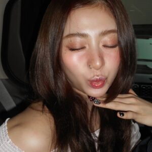 Actress Huh Yun-jin HD Instagram Photos and Wallpapers August 2024