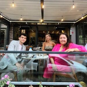 Hülya Duyar Instagram - @denizkepir  @alishernazirov_  #biz @huggcoffeeco  #huggcoffee  #buluşmak  #muhteşem ♥️🙏🧿