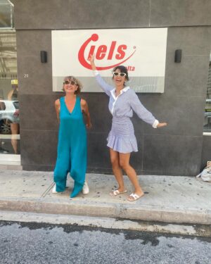 Hülya Gülşen Irmak Instagram - Bugün 2 aylık Malta dil eğitimi maceramın son günü🤗Hayalimdi gerçekleştirdim🙏Dünyanın değişik yerlerinden arkadaşlarım oldu 💃🏻🫶🦋Tekrar öğrenci olmak o kadar güzeldi ki 💎Harika anılarla dönüyorum.🧿Hayat; yeni şeyler öğrenirken ,güzelliklerle karşılaştırıyor.❤️#ielsmalta