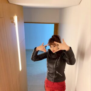 Hwang Se-in Instagram - D-day 3️⃣0️⃣일 
두르와 두르와 ❤️
씽어송라이터 나미 ❤️

#영화30일 #30일