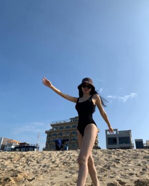 Hwang Seung-eon Instagram - 3년 전, 길고 하얗던 시절